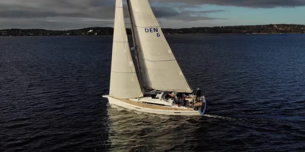 415 by Arcona - Electric sailboat boat on water