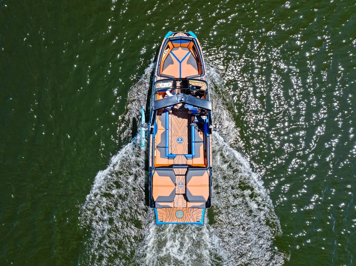 Genesis 24 by Genesis Marine - Electric watersports