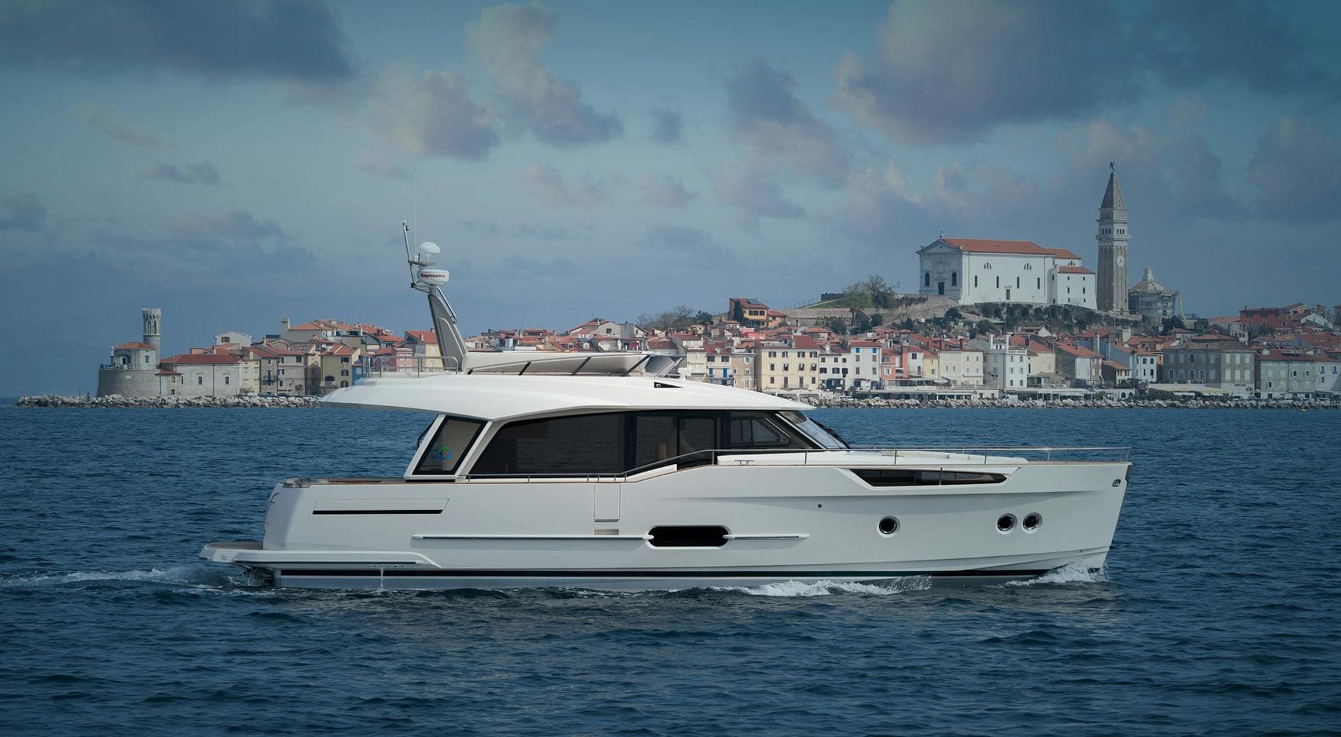 48 Fly Hybrid by Greenline - Electric yacht boat on water