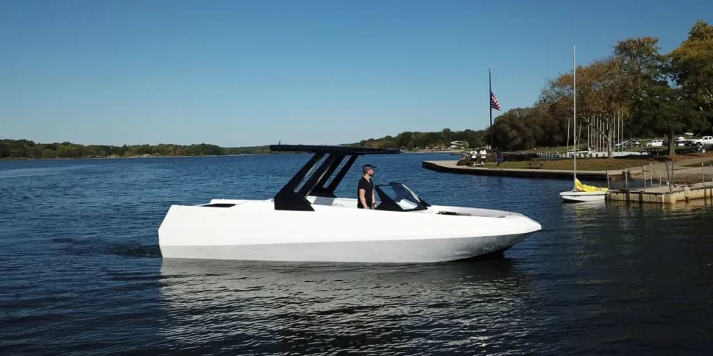 AEW24 by Voltaic Marine - Electric recreation boat on water
