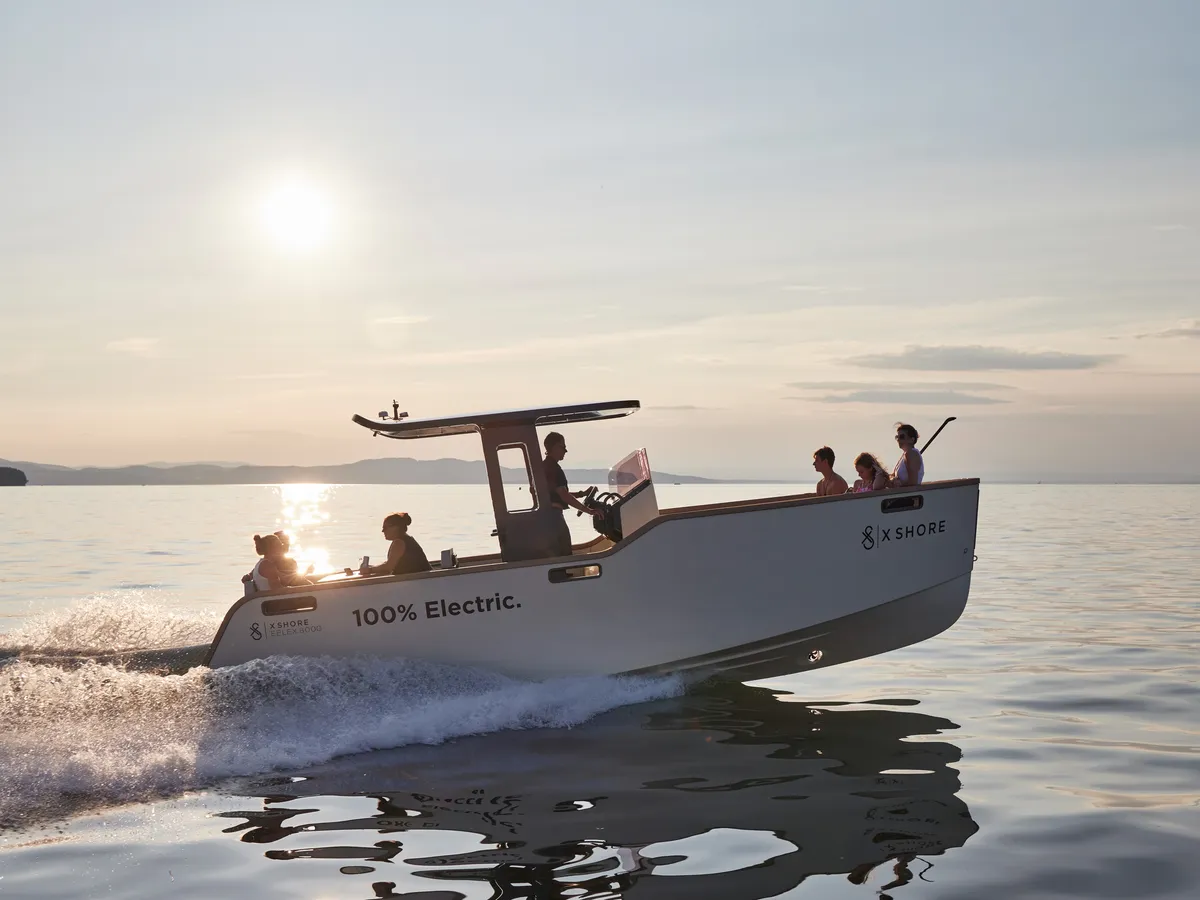 Eelex 8000 by X Shore - Electric recreation boat on water