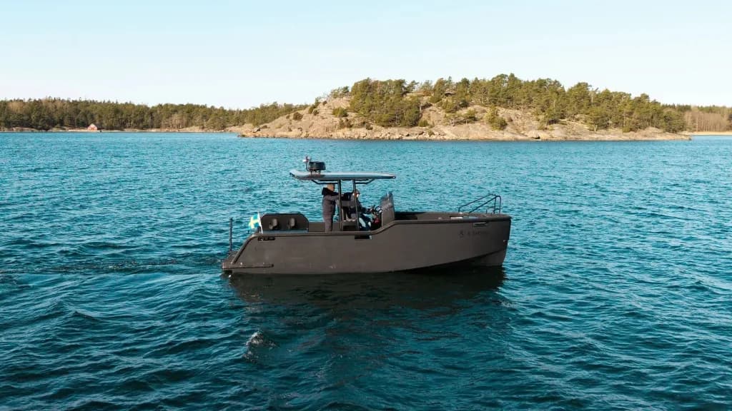 X Shore Pro by X Shore - Electric commercial boat on water